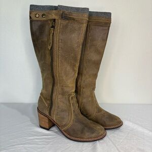 {FOSSIL} “Caroline” Distressed Leather Boots
